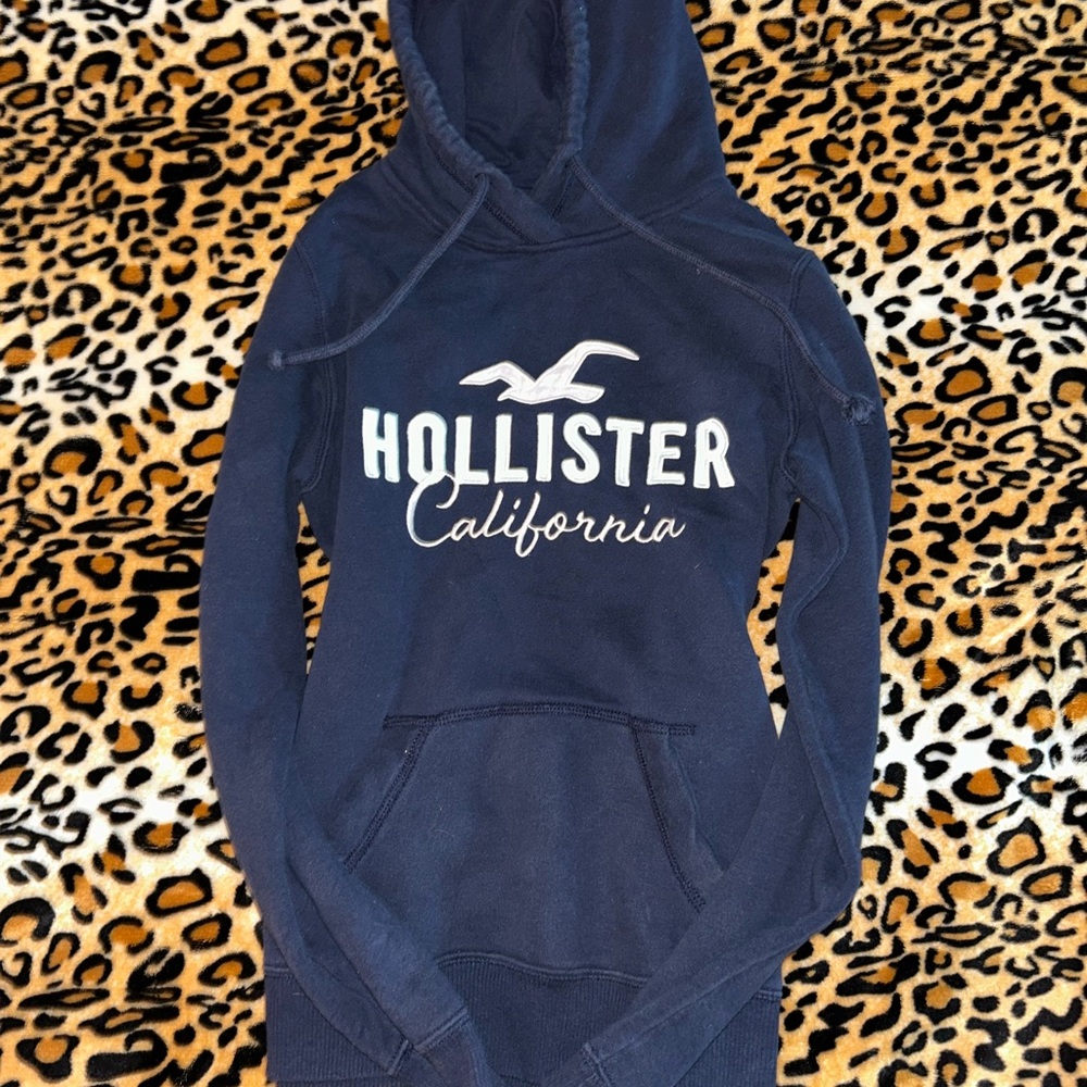 Y2k Hollister Navy Blue and White Embroidered Logo Pullover Hoodie